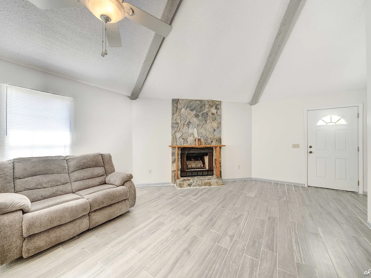 406 Dolphin Street - 1 — Photo 2