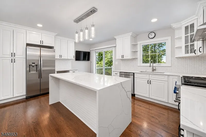 5 bed, 2.5 bath, $5,000 — Photo 3