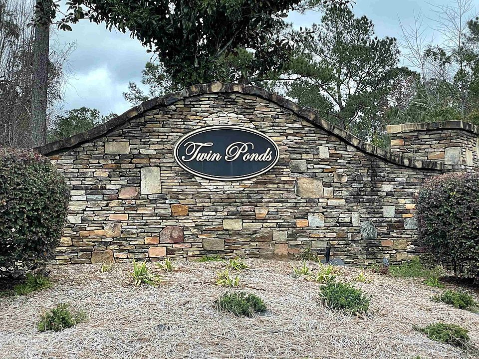 1st image of 19 Wisteria Ln
