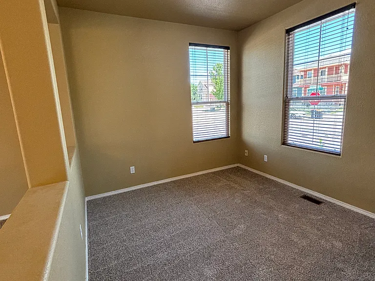 6594 Silverwind Cir — Photo 4