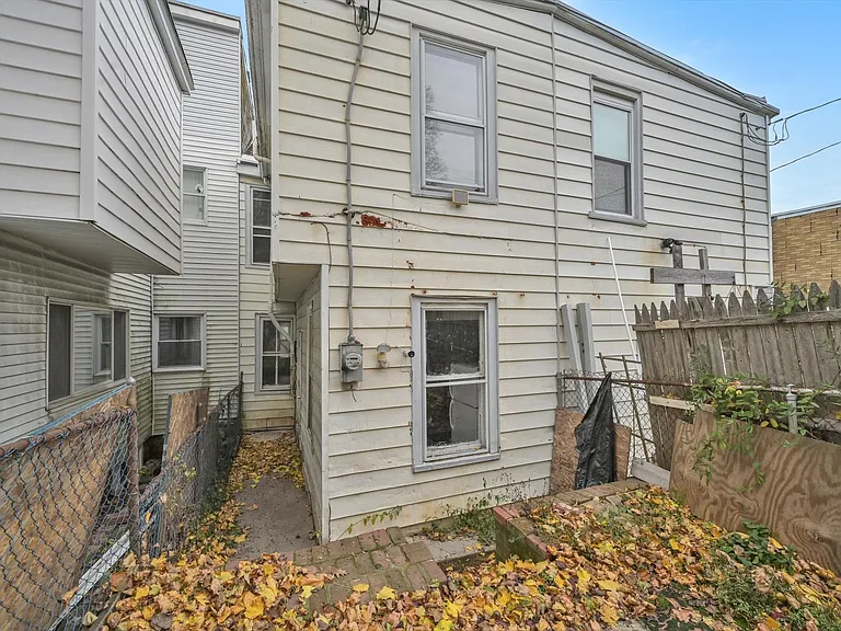 1323 W Norwegian St — Photo 17