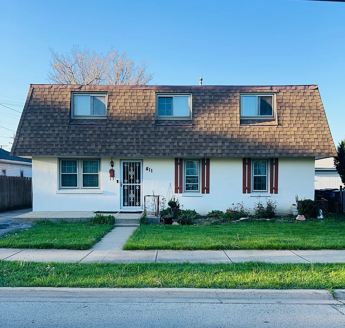 611 W Green St photo 1