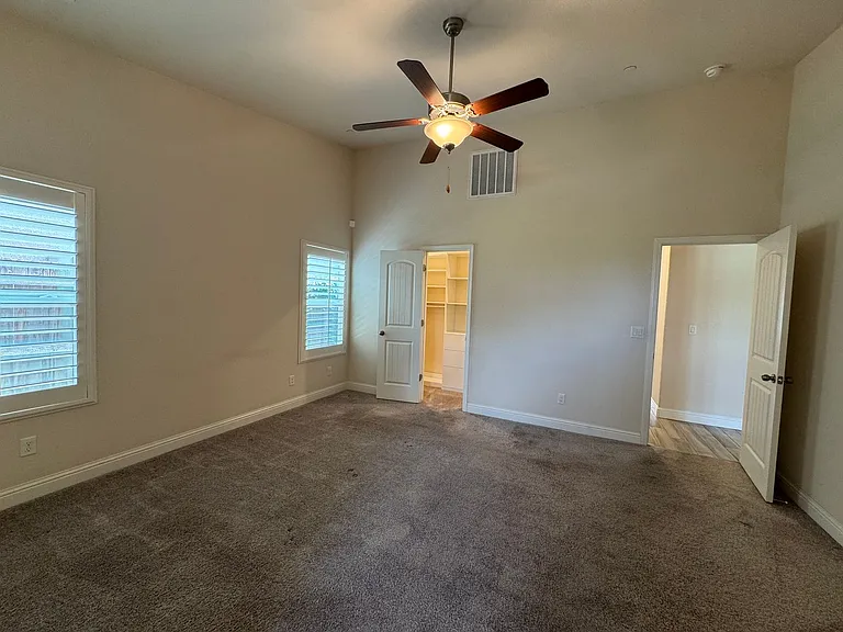 391 W Maclure Ave — Photo 14