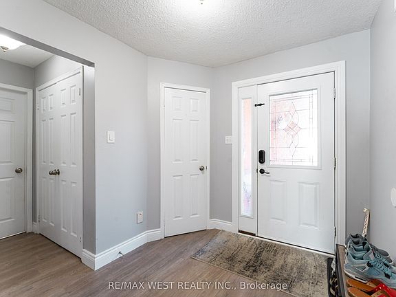 3rd image of 19 Moore Pl