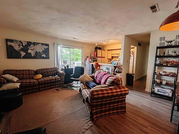2nd image of 825 Cascade Ct #825