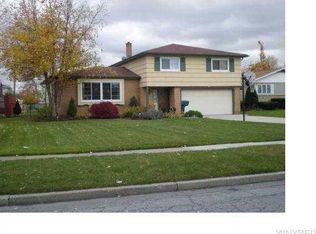 11 Belcourt St, Amherst, NY 14226