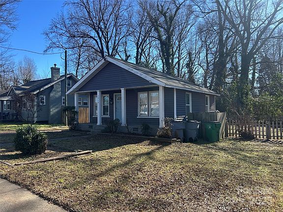 3rd image of 3914 Bearwood Ave