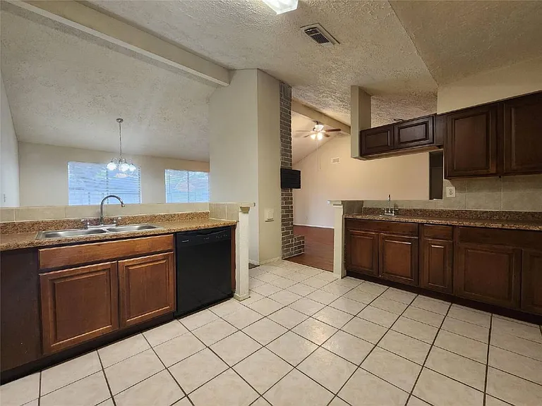 21227 Park Mount Dr — Photo 2