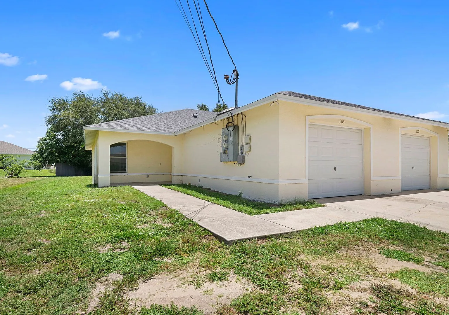Beautifully updated duplex two bedrooms+ DEN, two bath in Cape Coral — Photo 2