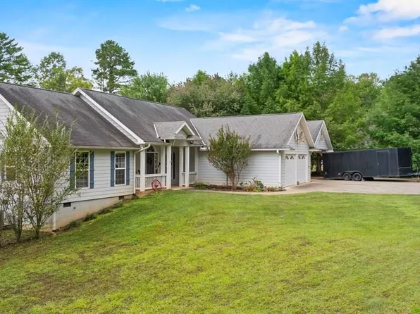 275 Coweeta Lake Cir, Franklin, NC 28734