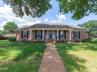 90 Steeplechase Dr, Jackson, TN 38305