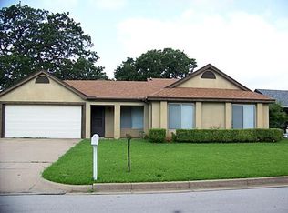 6104 Hott Springs Dr, Arlington, TX 76001