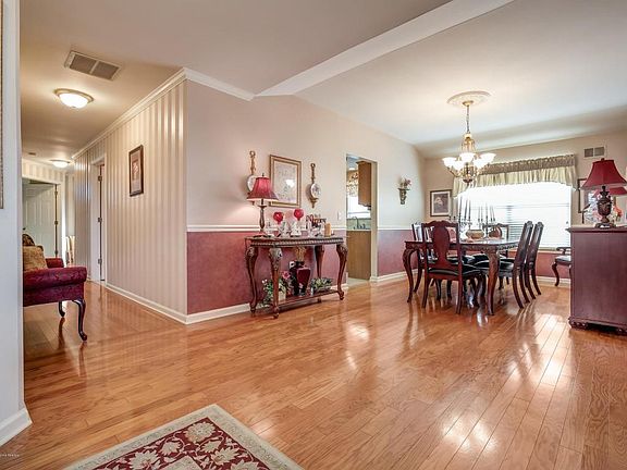 5th image of 31 Valley Stream Ln