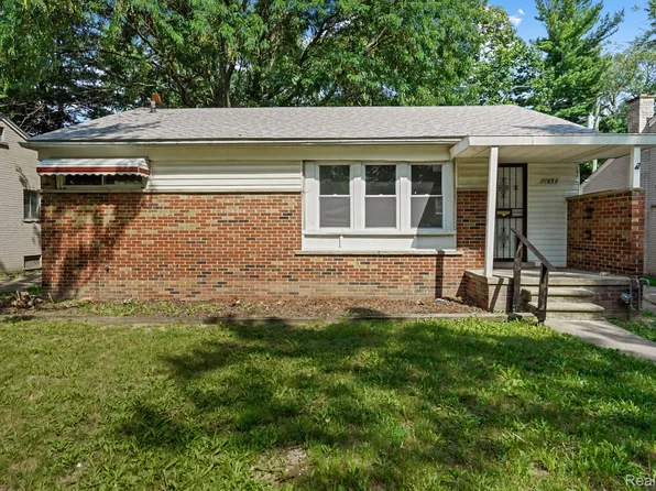 11650 W Parkway St, Redford, MI 48239