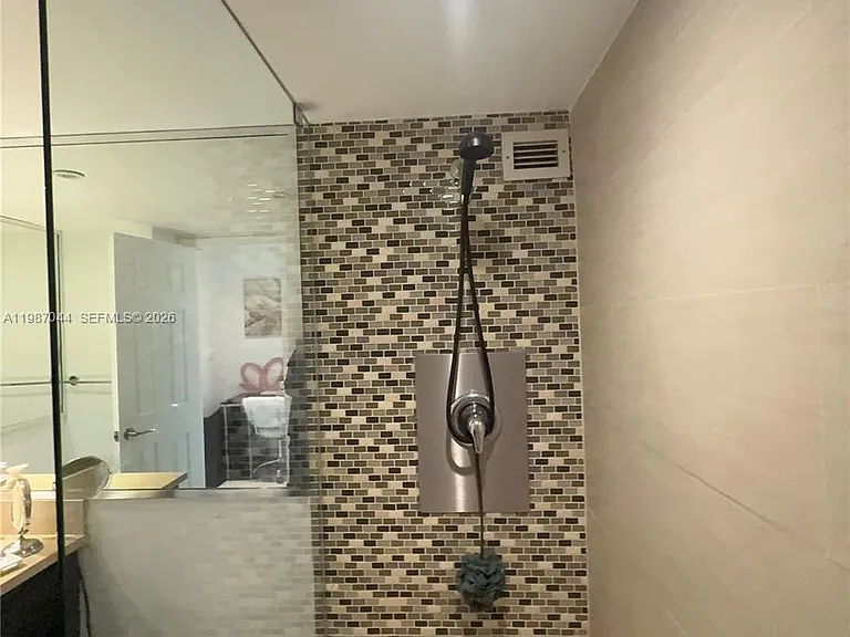 5555 Collins Ave #8R — Photo 37