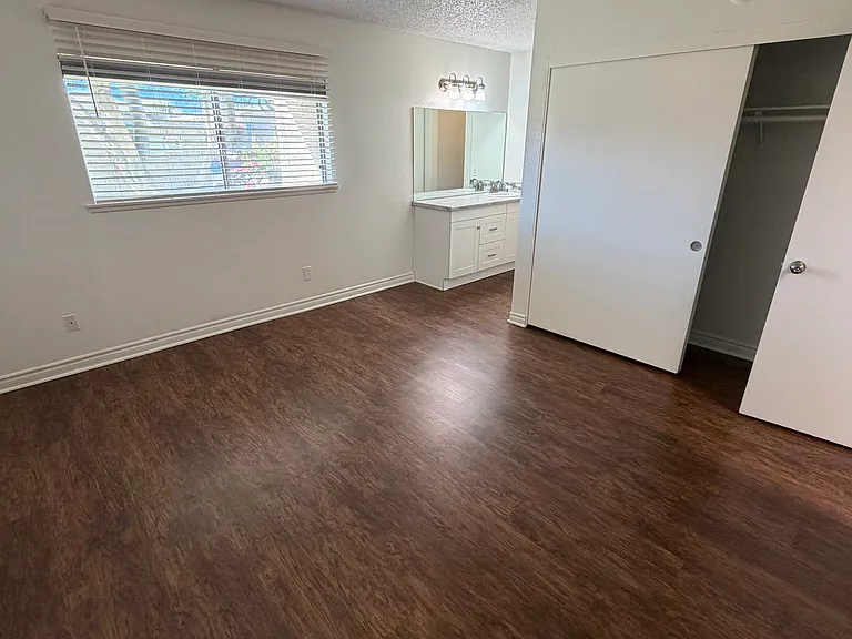 Rancho Vista Apartments — Photo 16