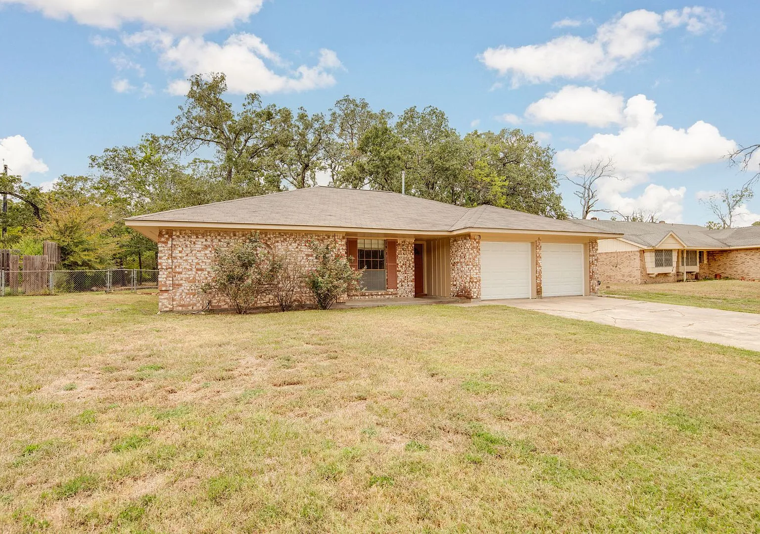 August Pre-Lease! 3 Bed, 2 Bath Home In Eastgate! — Photo 2