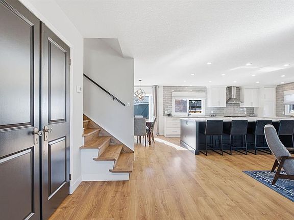 3rd image of 543 N Willingdon Blvd SE