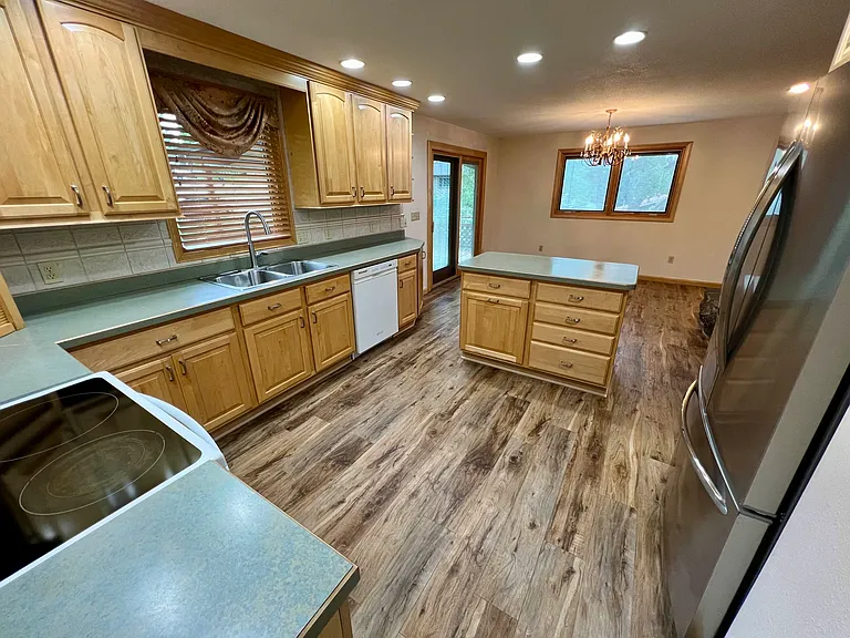 Main Floor Kitchen/Dining