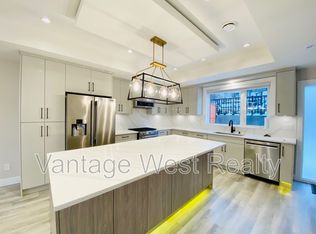1522 Lakeview St, Kelowna, BC V1Y6N1