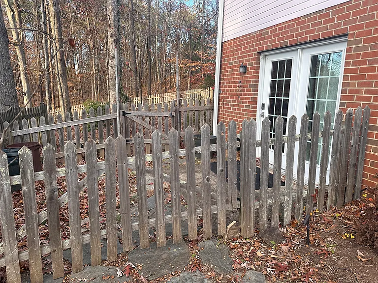695 Victorian Ct #B — Photo 3