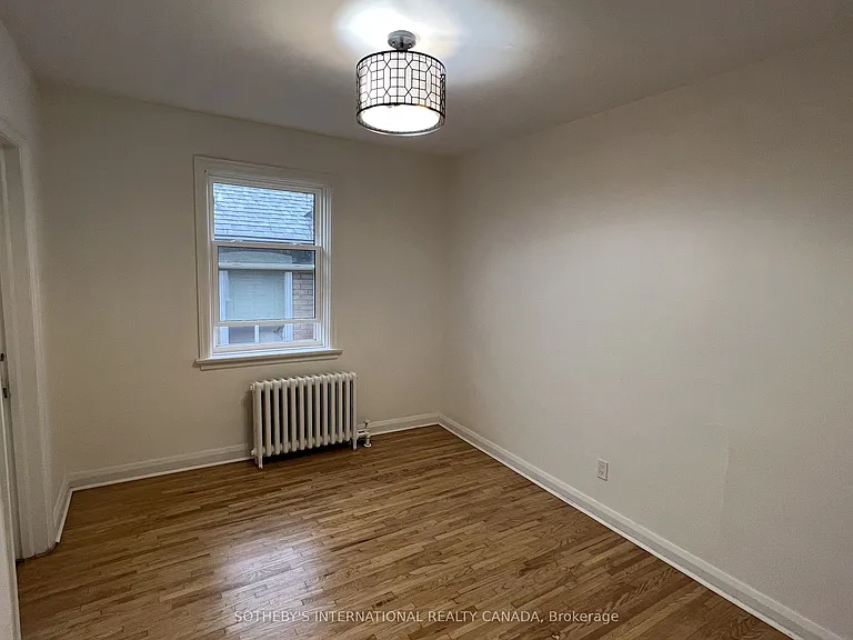126 Braemar Ave #UPPER — Photo 17
