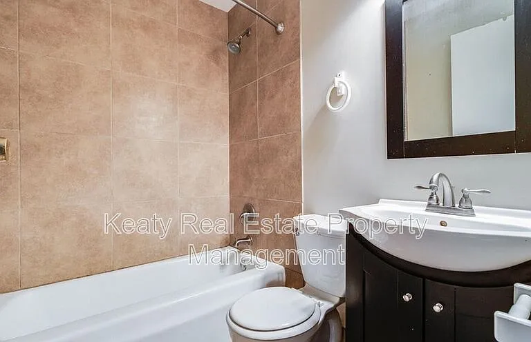 211 Versailles Blvd #10 — Photo 4