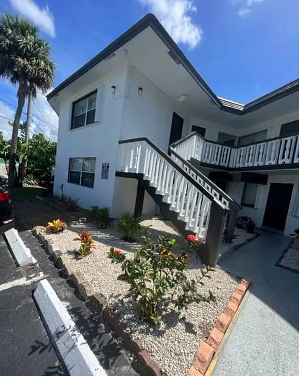 2 bed, 5732 sqft, $1,850 — Photo 2