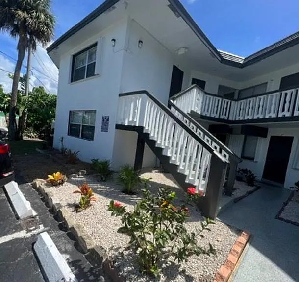 2401 NW 9th Ave — Photo 2