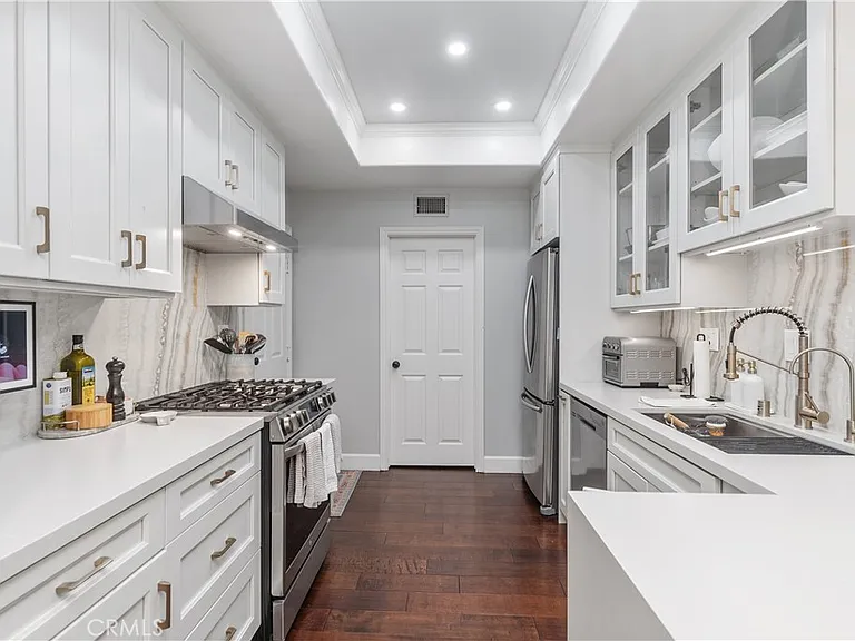 66 Baycrest Ct — Photo 17