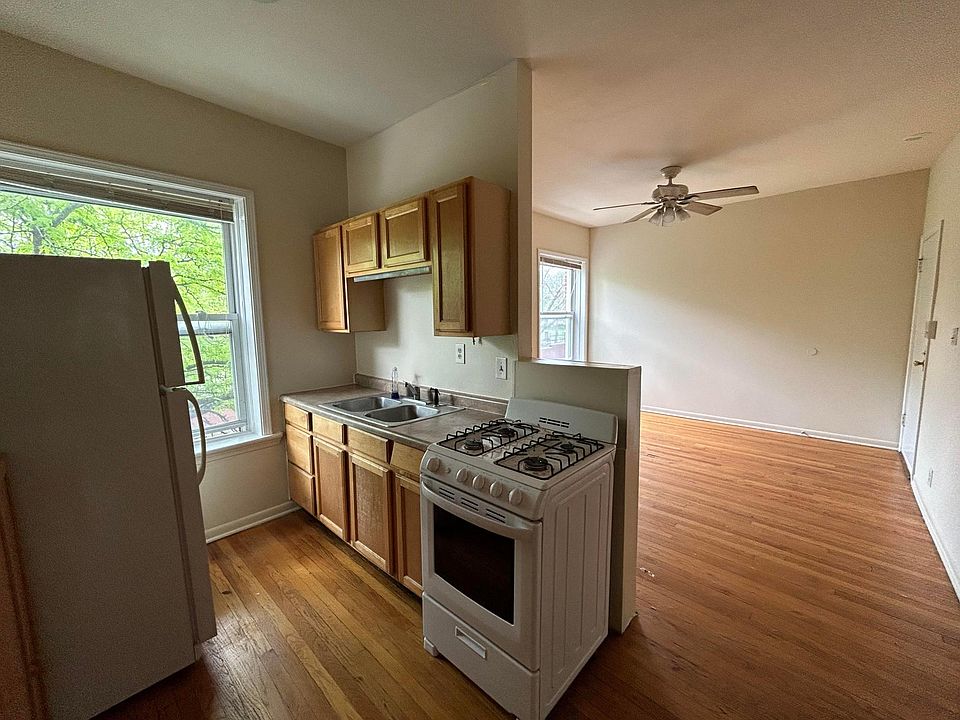 1st image of 1248 W Montrose Hbr #220