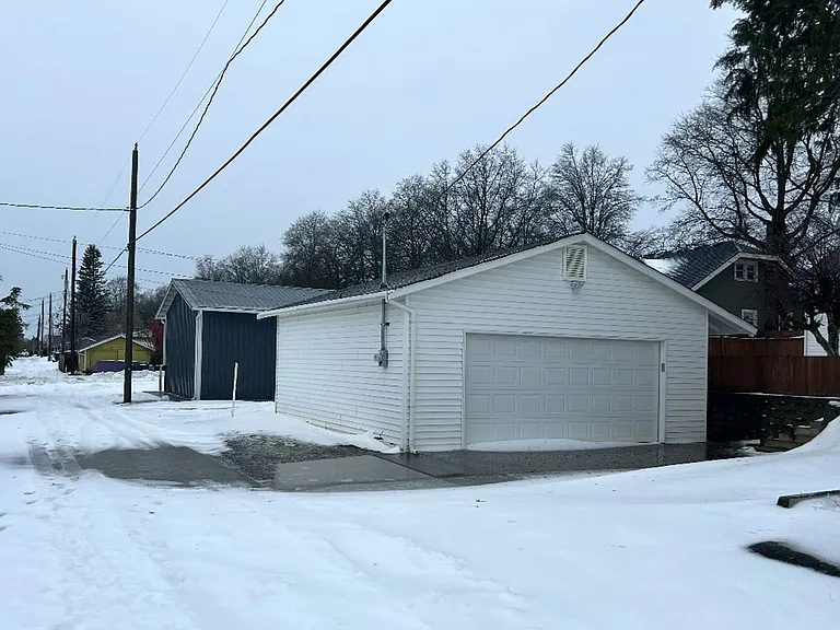 713 Front St — Photo 17