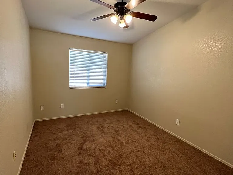 6565 E 33rd Ln — Photo 9