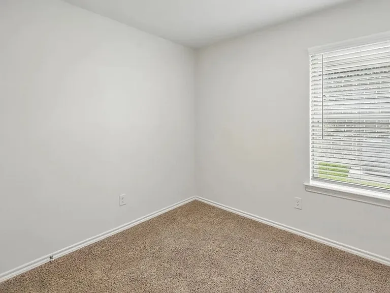 505 Lansdowne Dr — Photo 10