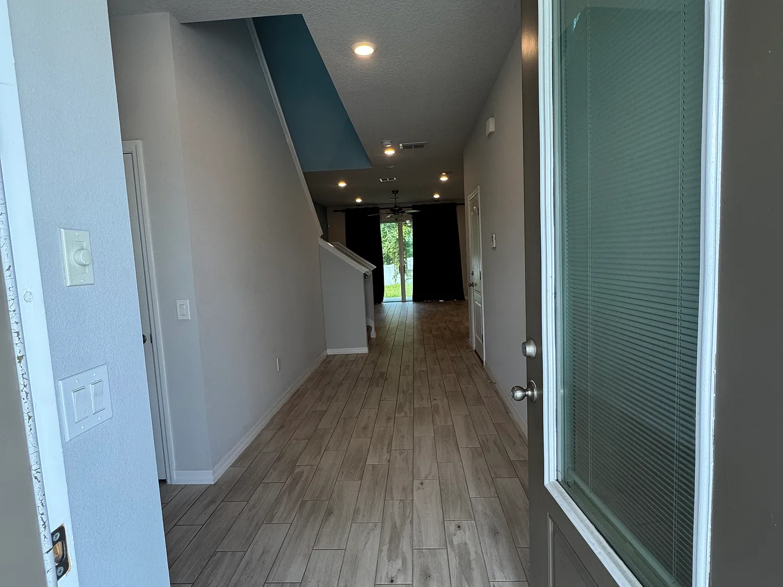 3 bed, 2174 sqft, $2,700 — Photo 2