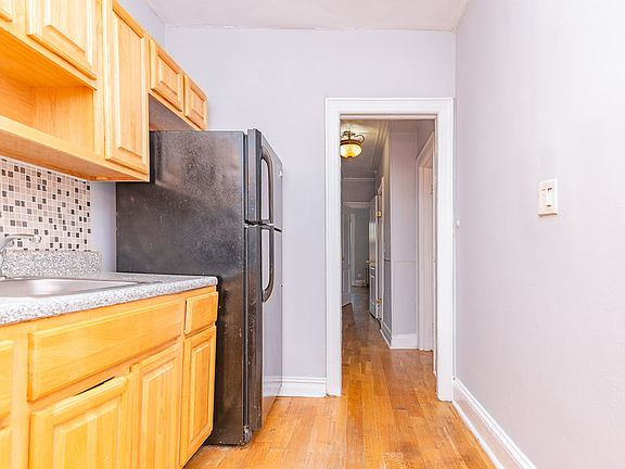 4th image of 484 Willoughby Ave APT 4X