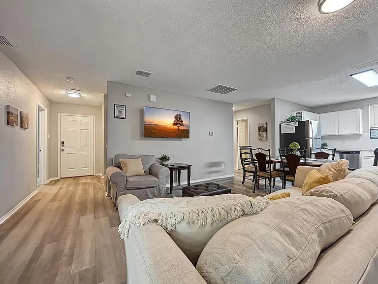 1532 Golden Grass Dr — Photo 3