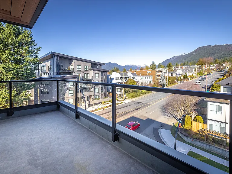 2590 Lonsdale Ave — Photo 5
