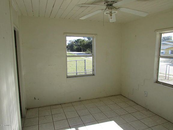4th image of 760 Lucky St
