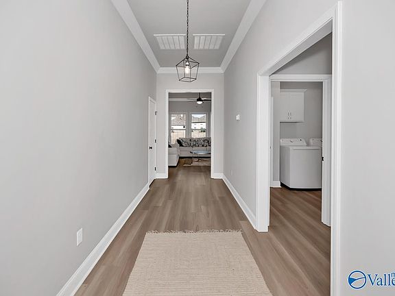 4th image of 151 Midpark Dr