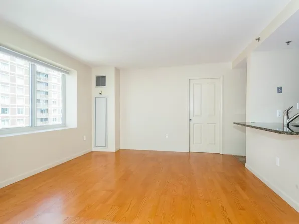 8-12 Museum Way #1802, Cambridge, MA 02141