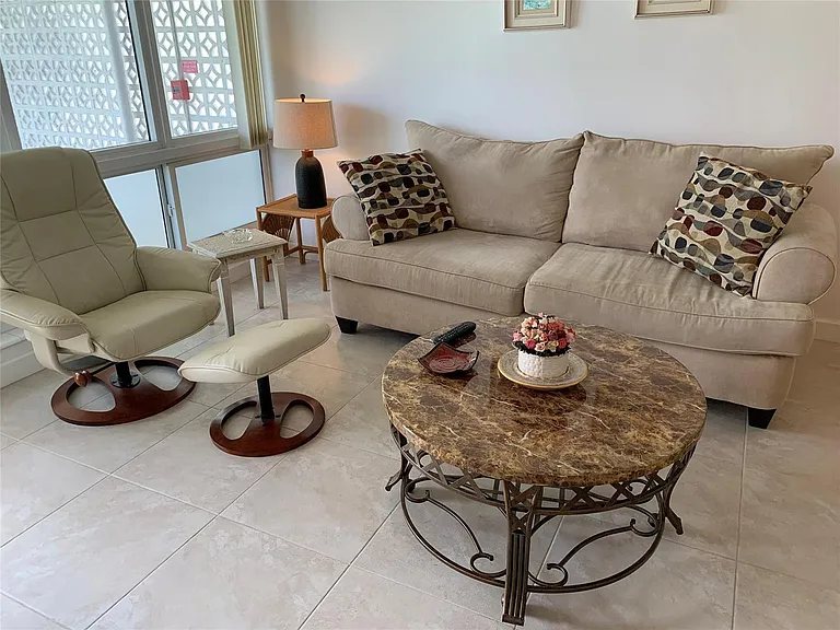 3205 SE 7th St #201 — Photo 3