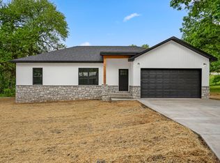 806 Iris Ave, Crane, MO 65633