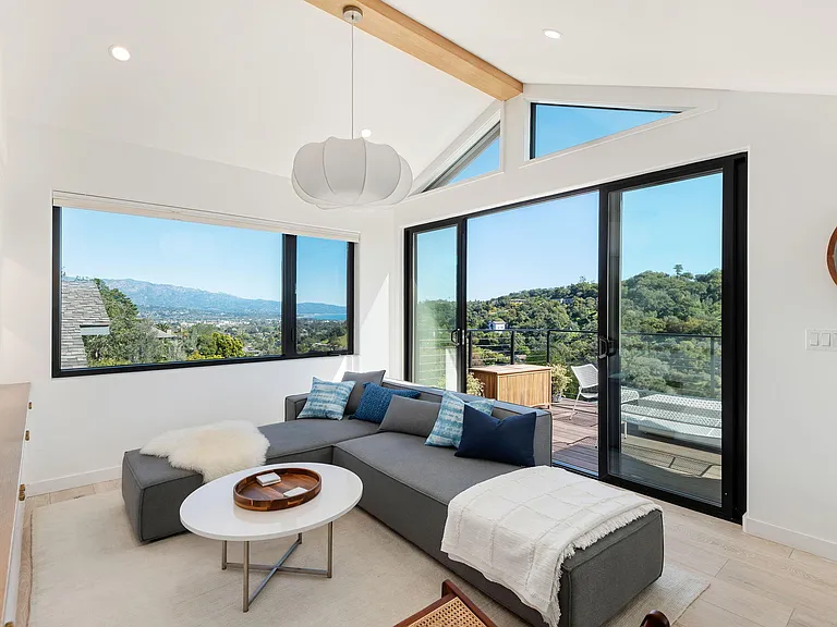 1415 La Cima Rd #B — Photo 6