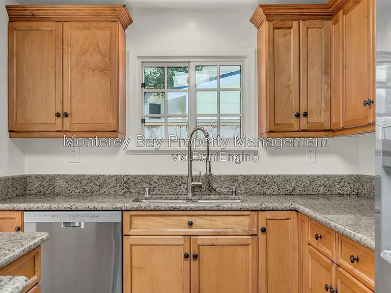 414 Monterey Ave — Photo 9