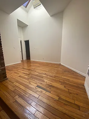 Rented by Bond New York | media 1