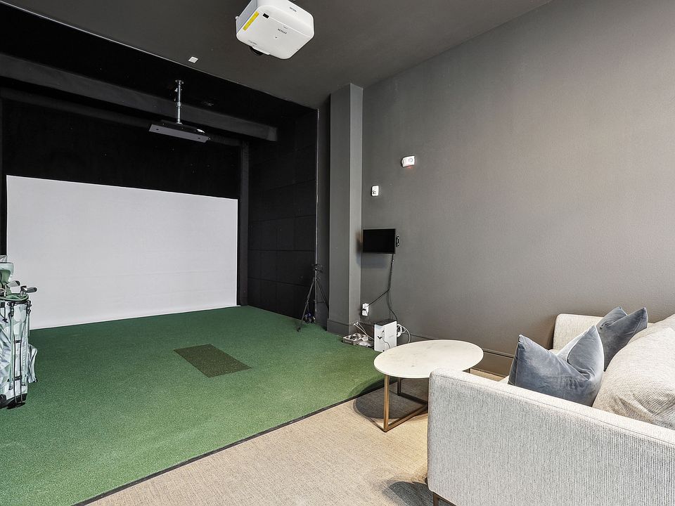 Multi-Sport Lounge