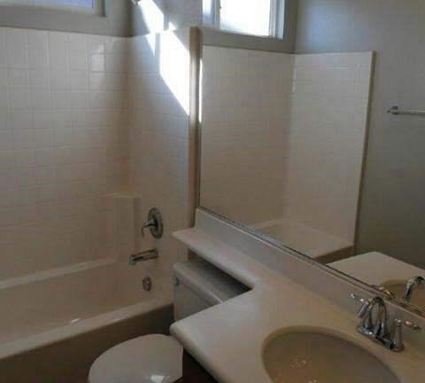 5th image of 11846 Iverson St