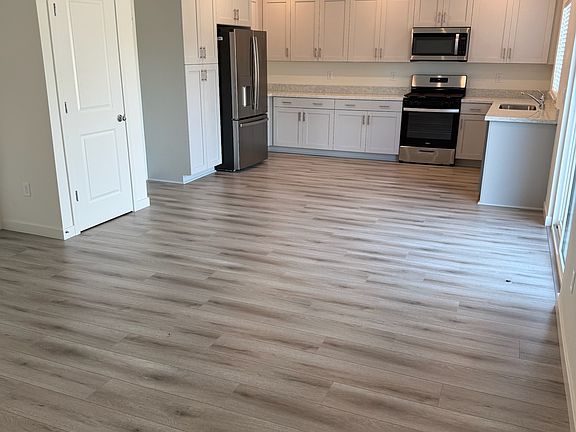 5th image of 854 Pico Pl