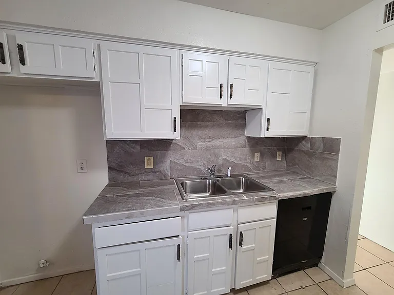 2703 Ponderosa St — Photo 8